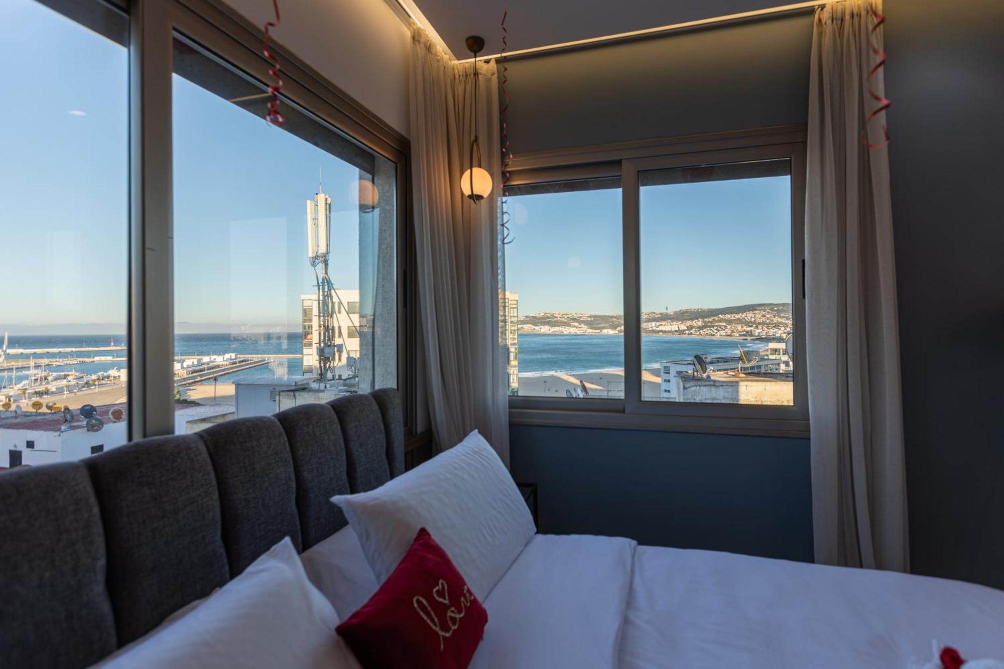 Marina View Residence Luxurious Studio Retreat With Stunning Ocean Views 1 Double Bedroom, 1 Convertible Couch แทนเจียร์ ภายนอก รูปภาพ