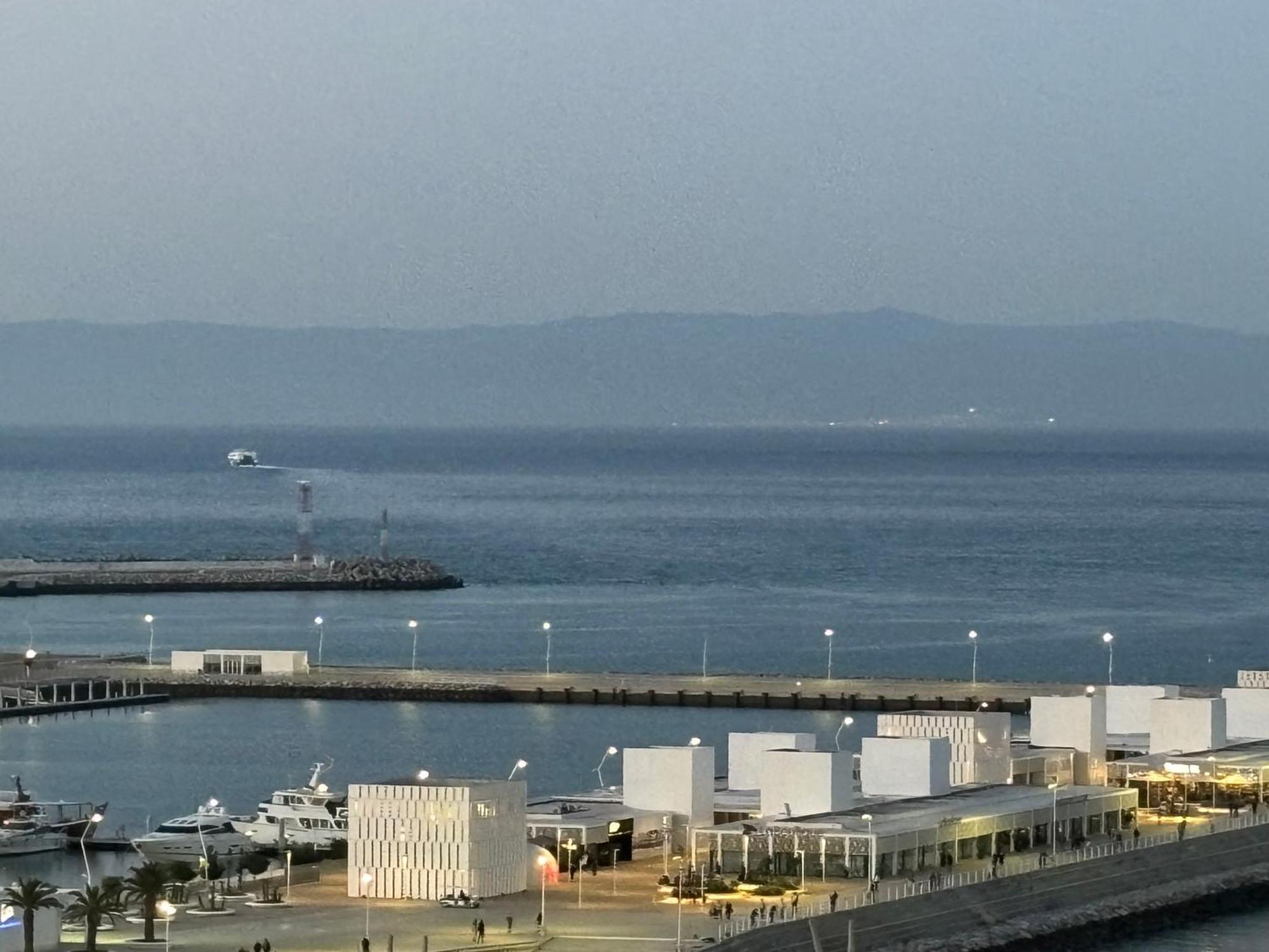 Marina View Residence Luxurious Studio Retreat With Stunning Ocean Views 1 Double Bedroom, 1 Convertible Couch แทนเจียร์ ภายนอก รูปภาพ